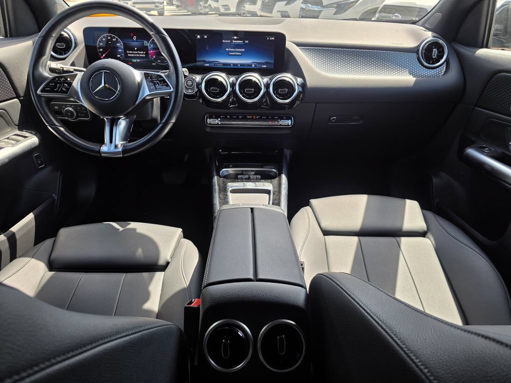 Used 2025 Mercedes-Benz GLA 250 image 12