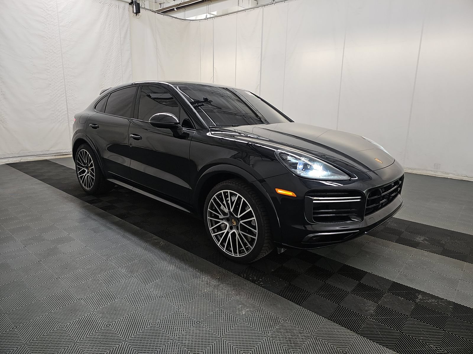 Used 2023 Porsche Cayenne Turbo AWD/4WD image 4