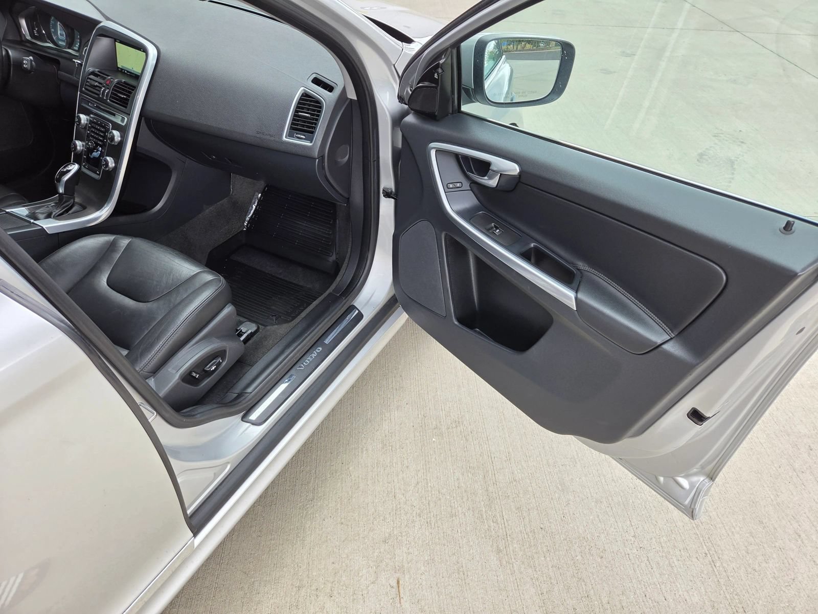 Used 2015 Volvo XC60 T5 AWD/4WD image 18