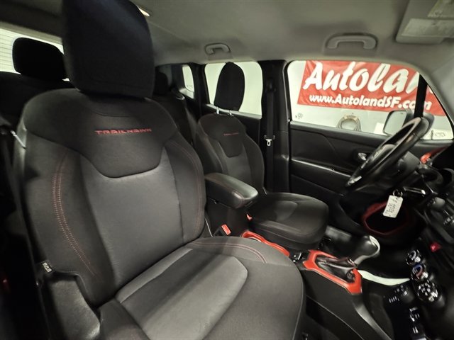 Used 2015 Jeep Renegade Trailhawk AWD/4WD image 12