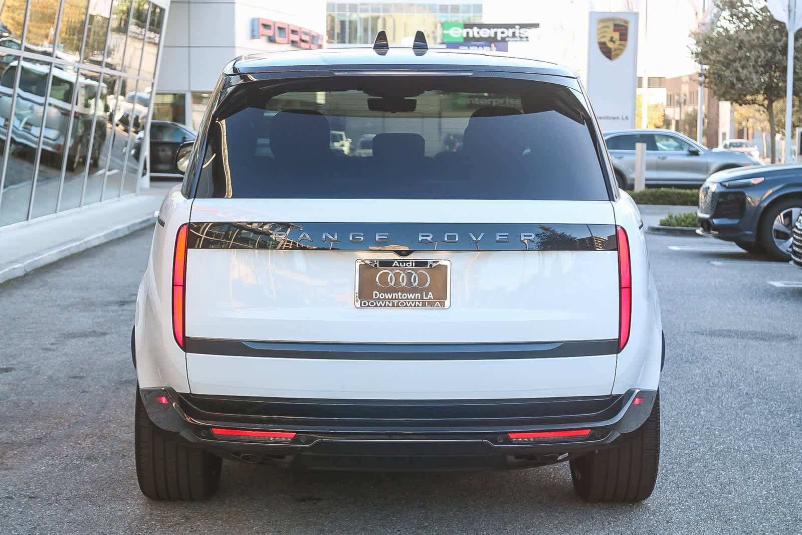 Used 2025 Land Rover Range Rover SE image 7