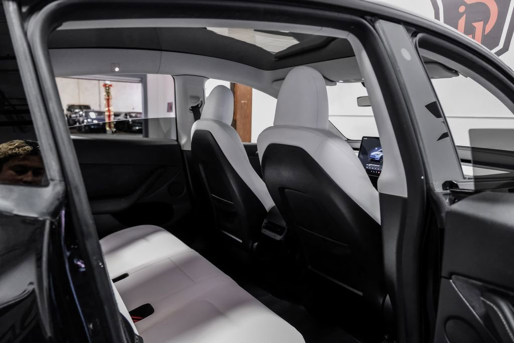 Used 2023 Tesla Model Y Long Range AWD/4WD image 33