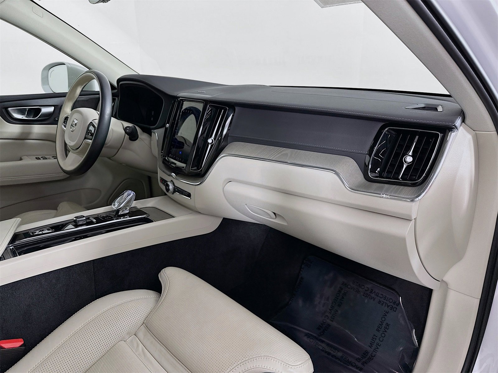 Used 2023 Volvo XC60 B6 Ultimate w/ Protection Package Premier image 30