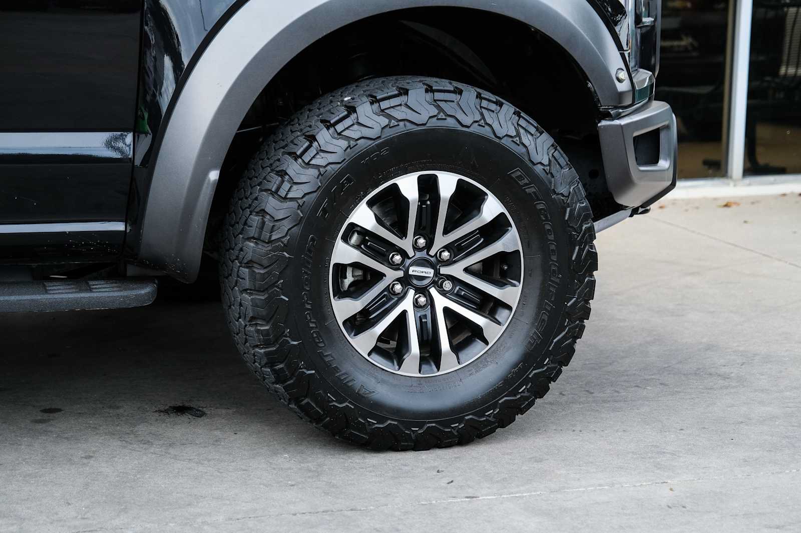 Used 2019 Ford F150 Raptor w/ Equipment Group 802A Luxury AWD/4WD image 9
