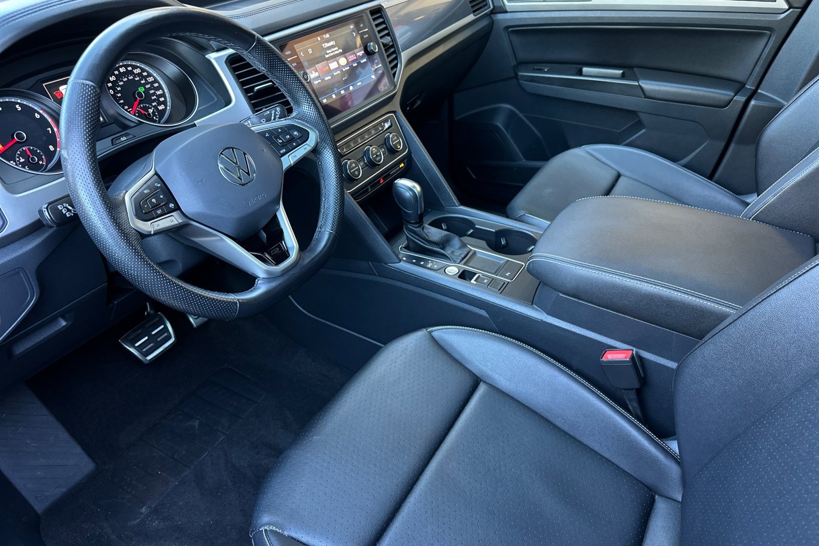 Used 2020 Volkswagen Atlas Cross Sport SE w/ Panoramic Sunroof Package image 10