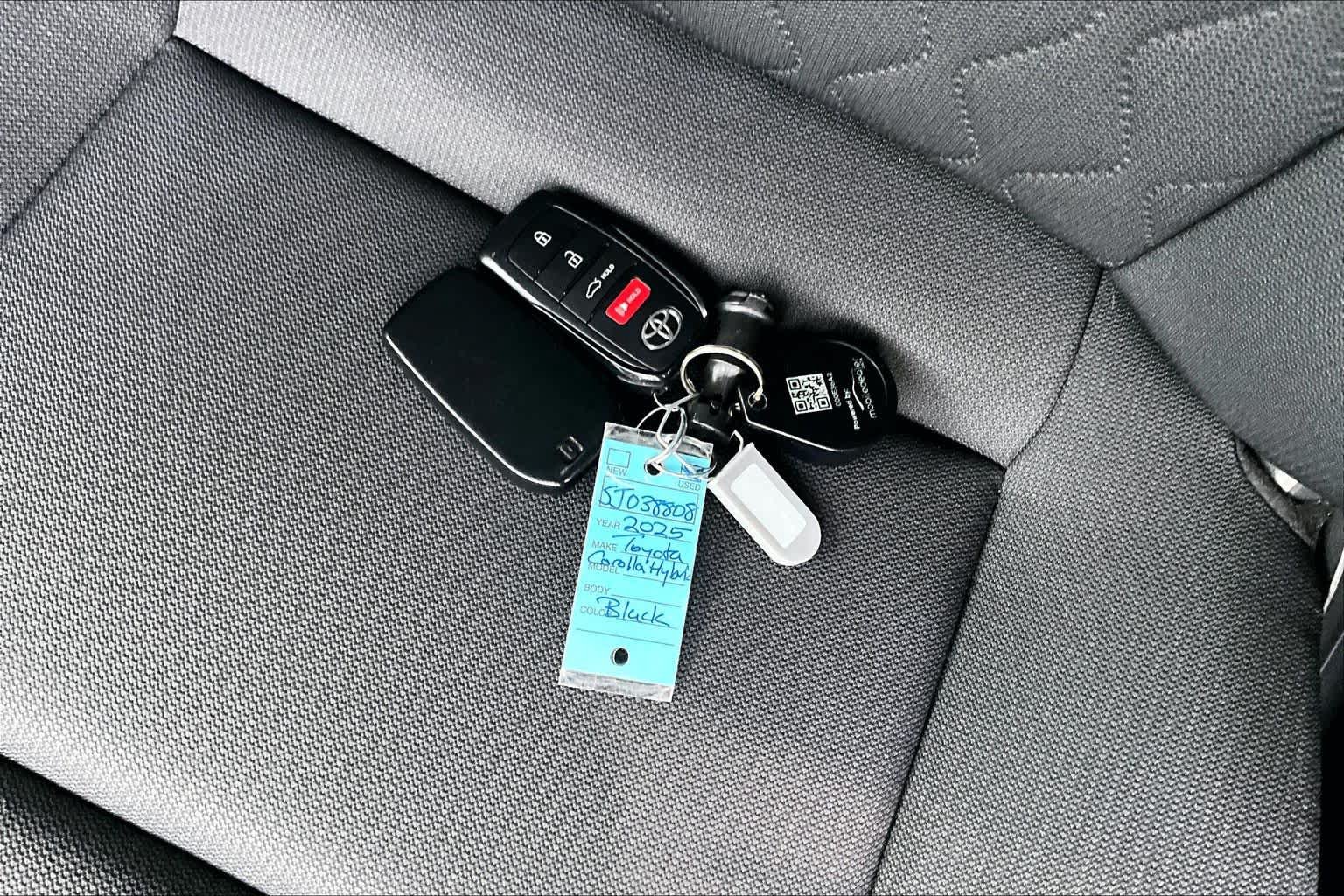 Used 2025 Toyota Corolla LE w/ Convenience Package FWD image 15