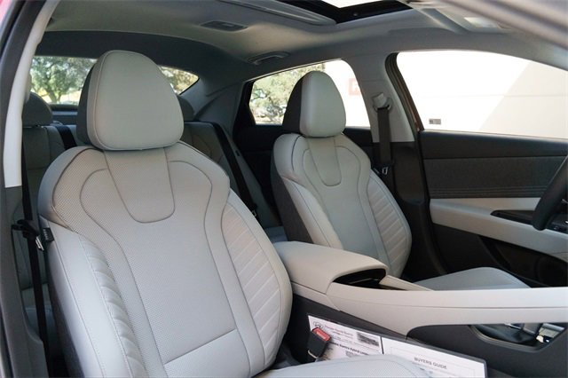 Certified 2025 Hyundai Elantra Limited image 28