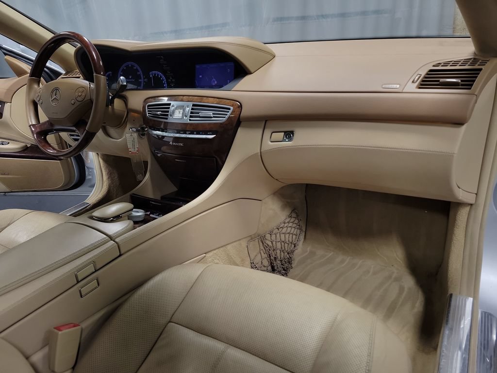 Used 2013 Mercedes-Benz CL 550 4MATIC image 33