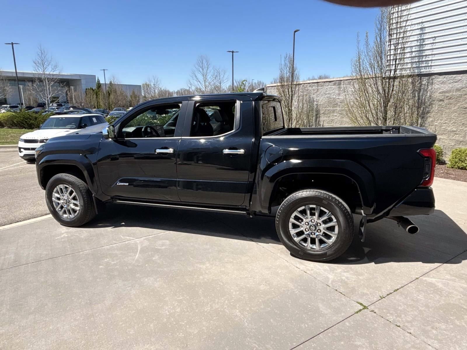 Used 2024 Toyota Tacoma Limited w/ Limited Package (LT) AWD/4WD image 10