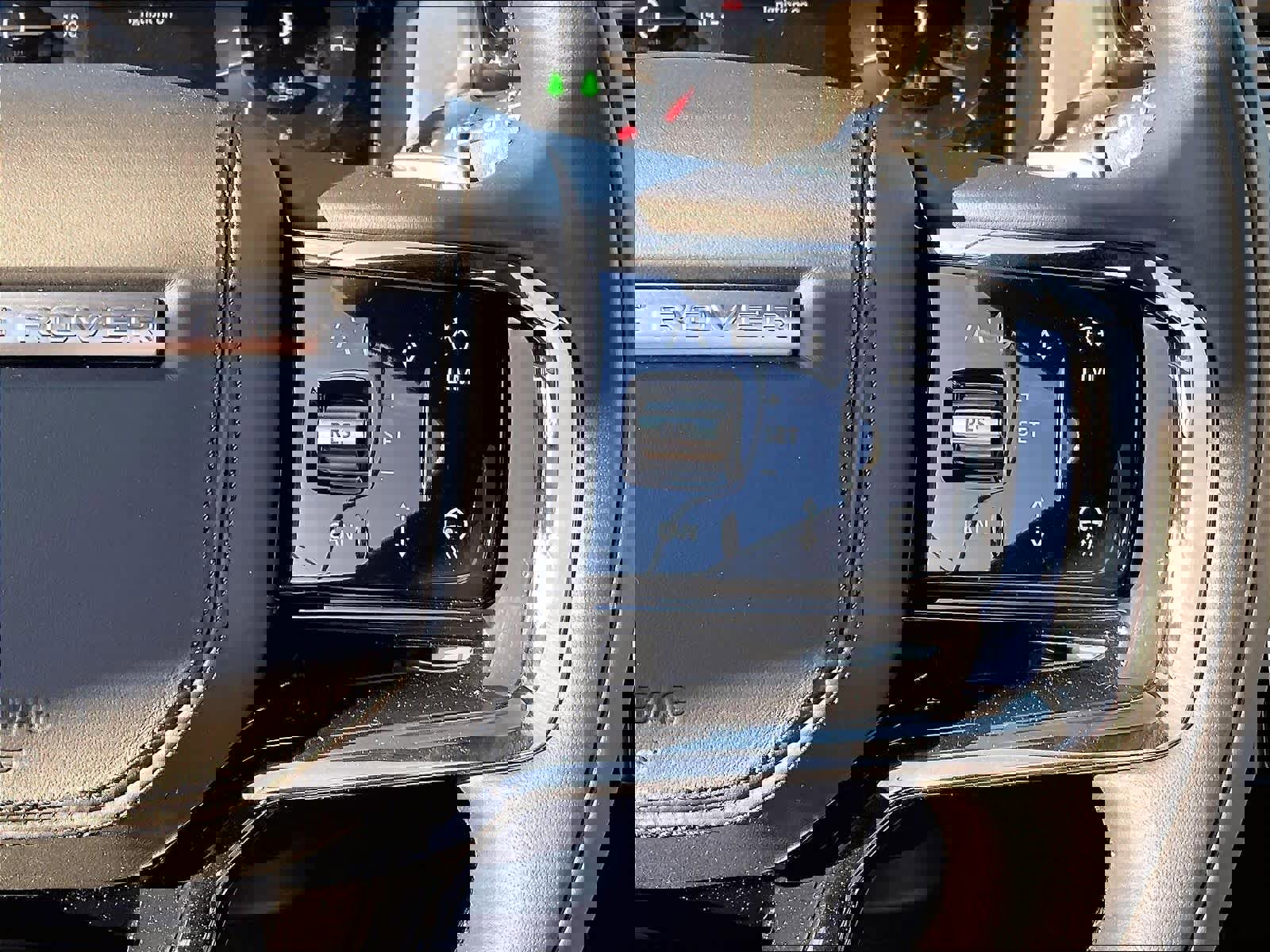 New 2025 Land Rover Range Rover Velar Dynamic SE AWD/4WD image 18