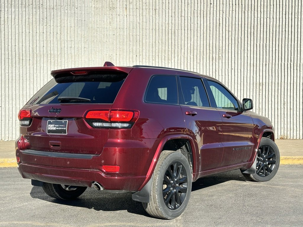 Used 2022 Jeep Grand Cherokee Laredo X image 5