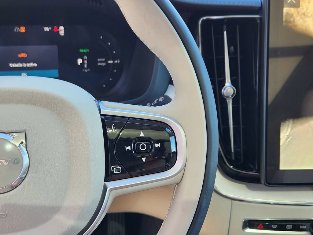 New 2026 Volvo XC60 T8 Ultra w/ Protection Package Premier AWD/4WD image 18