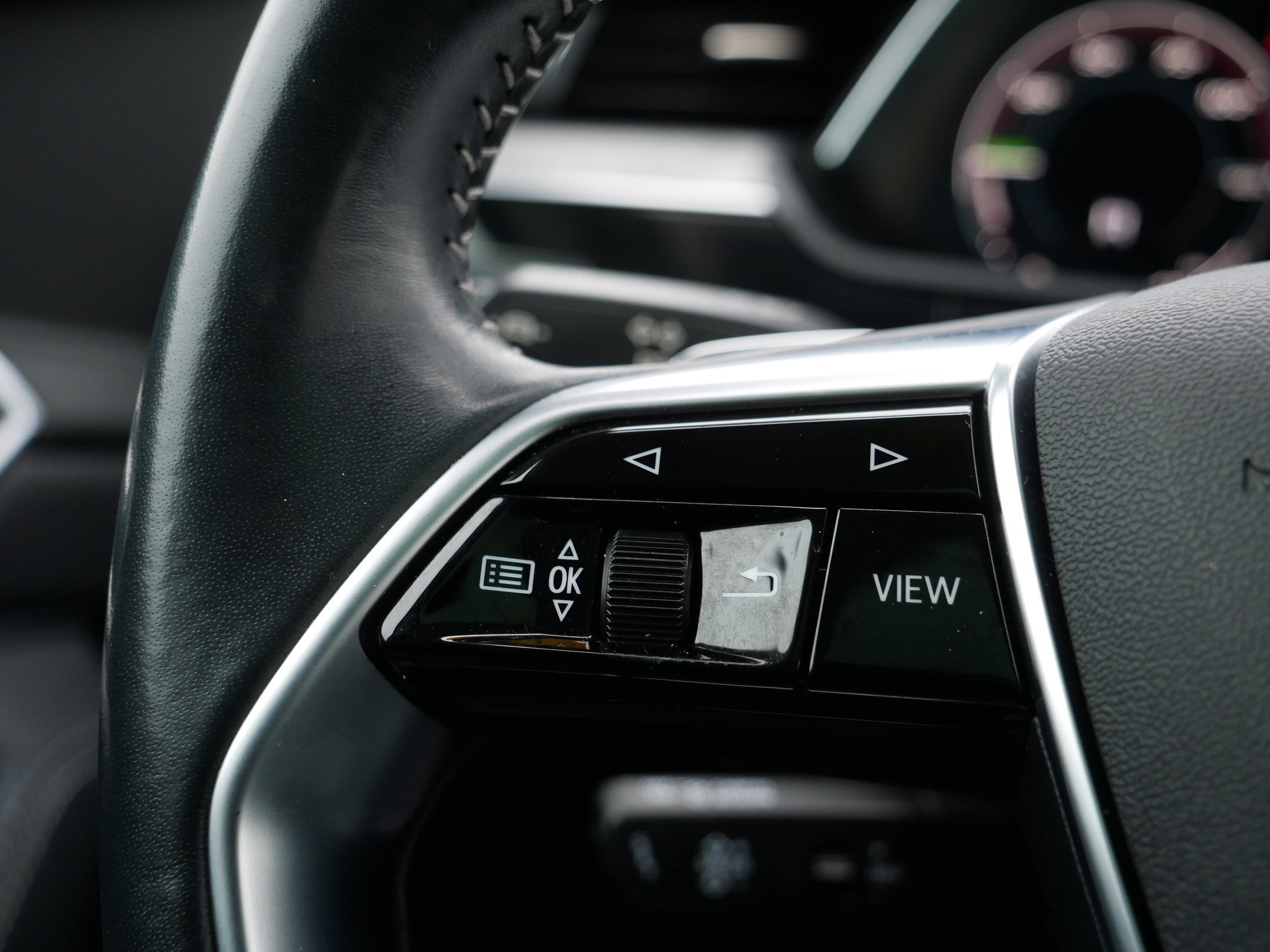 Used 2021 Audi e-tron Premium w/ Convenience Plus Package image 28