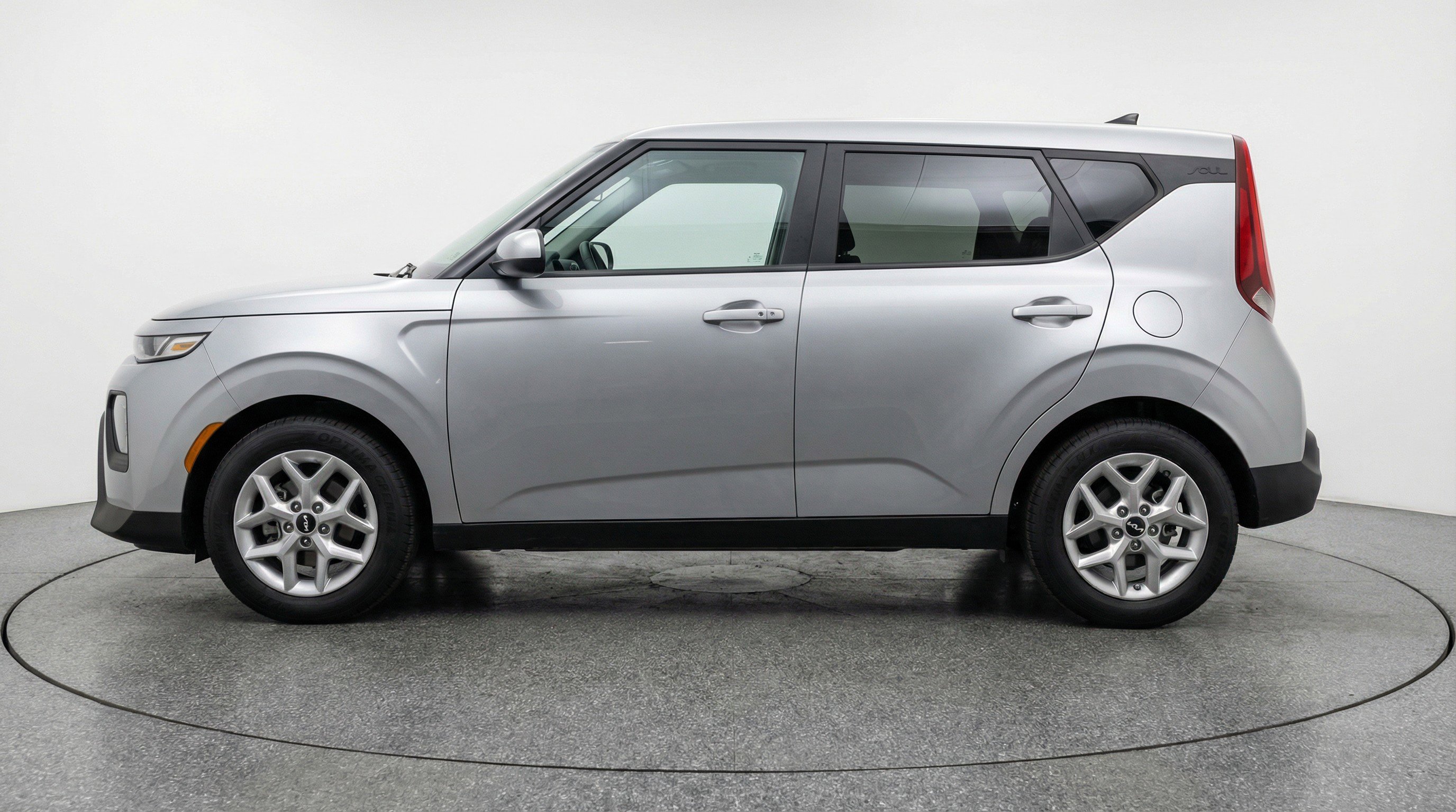 Used 2025 Kia Soul LX w/ LX Technology Package image 5