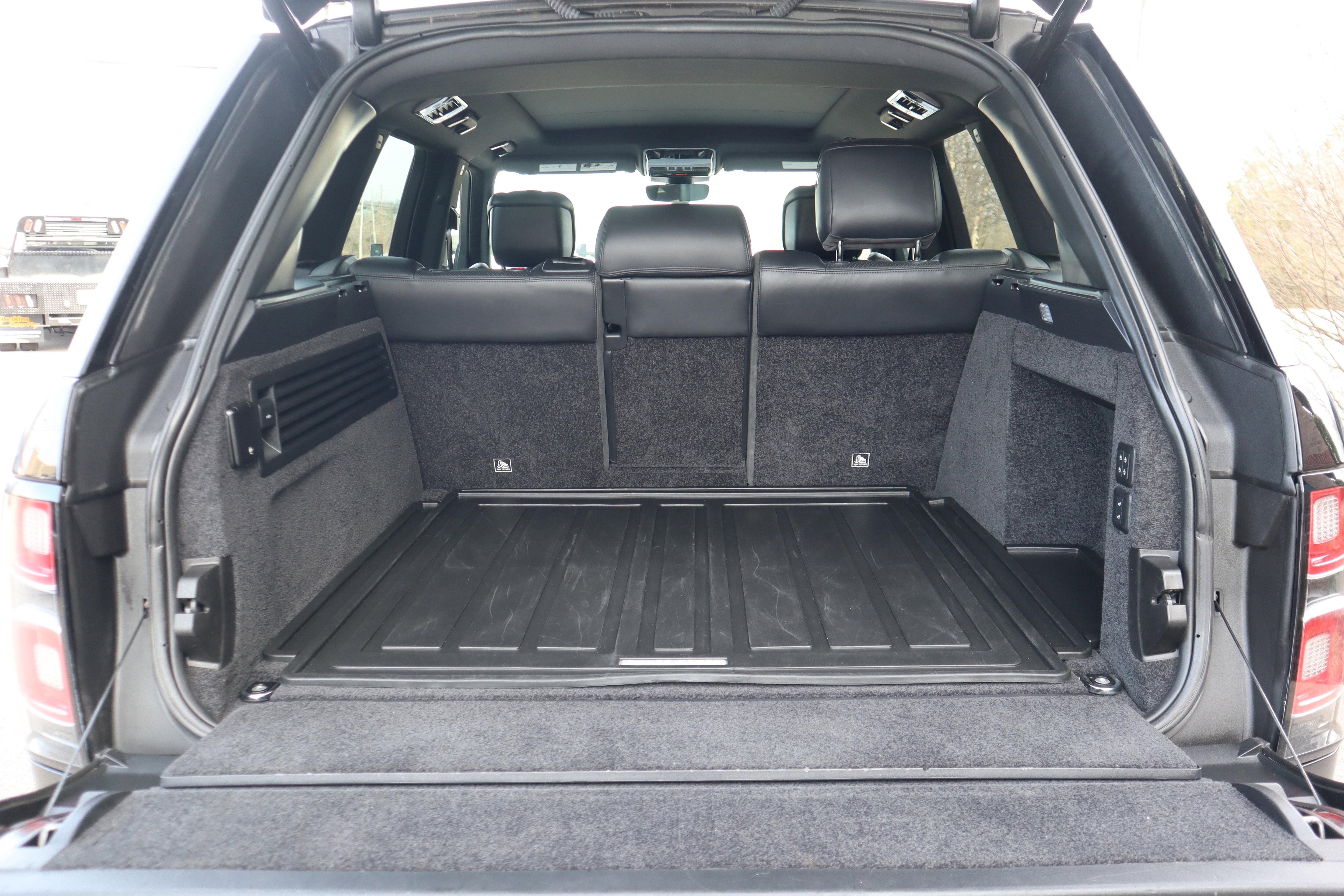 Used 2020 Land Rover Range Rover HSE image 37