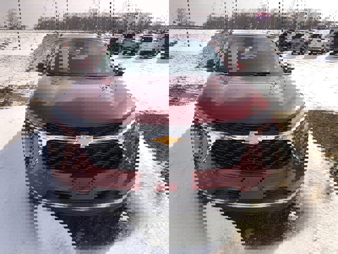 Used 2025 Chevrolet Trax LT w/ LT Convenience Package image 8