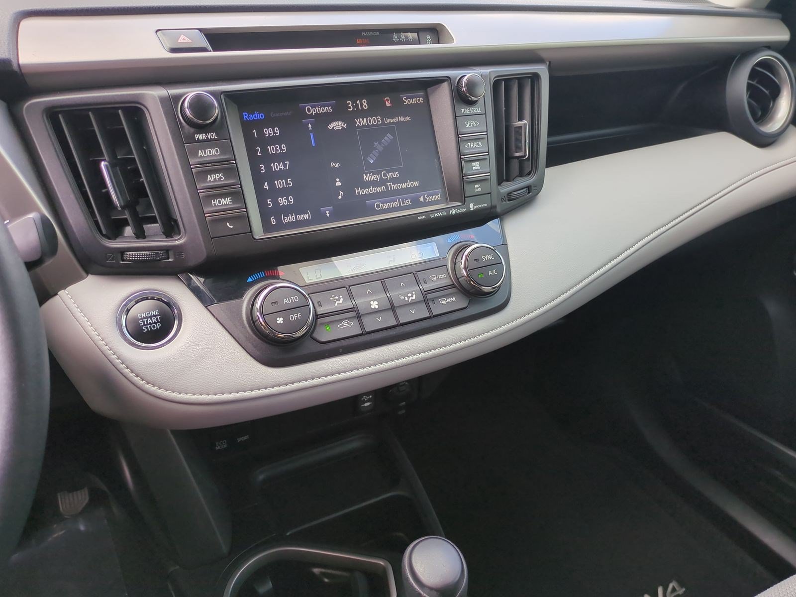 Used 2017 Toyota RAV4 XLE FWD image 31