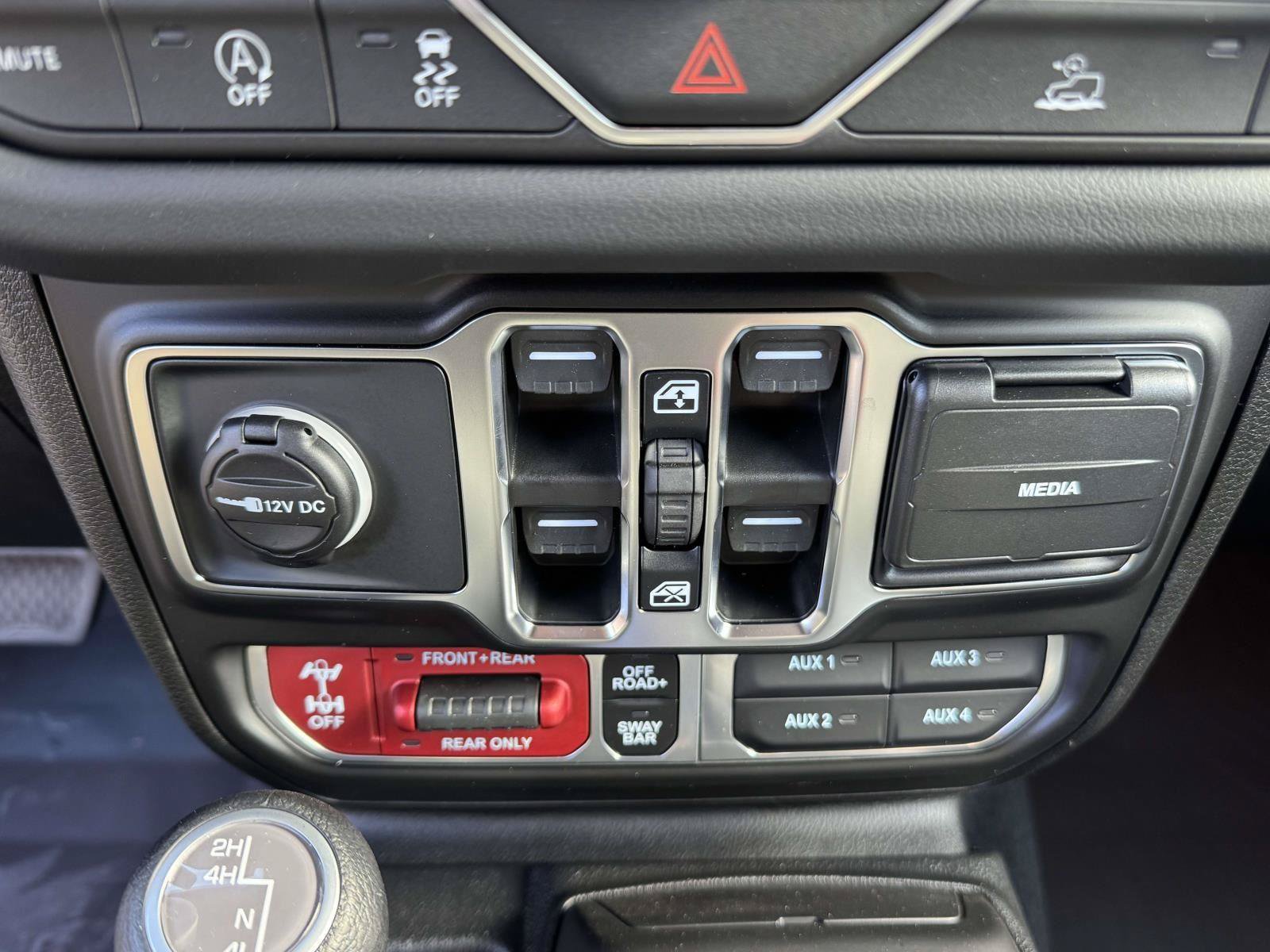 New 2026 Jeep Gladiator Rubicon w/ Steel Power Dome Hood Package AWD/4WD image 6