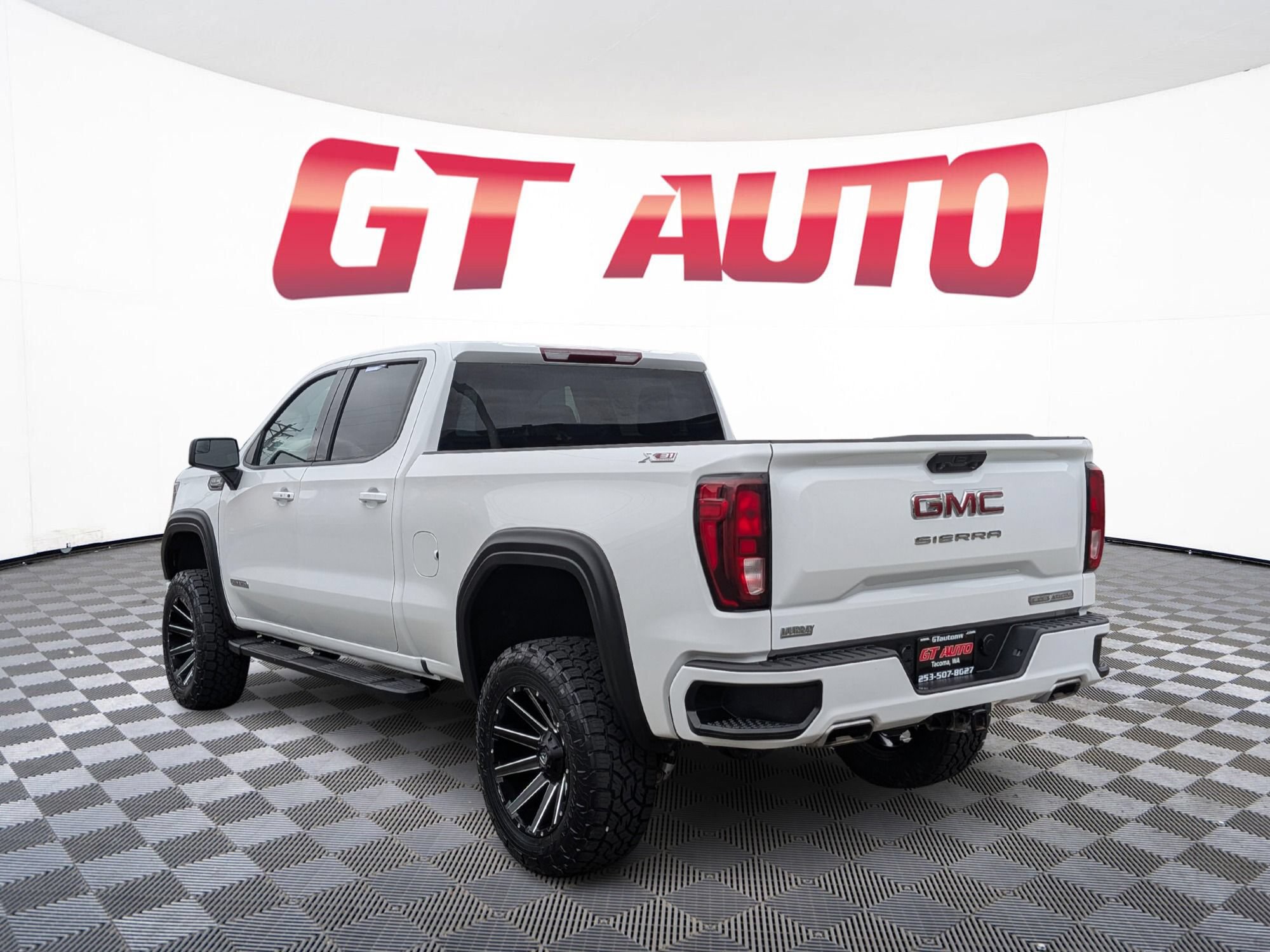 Used 2024 GMC Sierra 1500 Elevation w/ X31 Off-Road Package AWD/4WD image 4