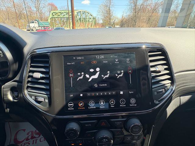 Certified 2021 Jeep Grand Cherokee Laredo X AWD/4WD image 22
