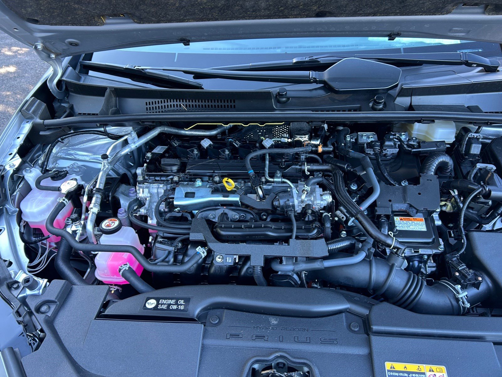 Used 2025 Toyota Prius LE AWD/4WD image 20