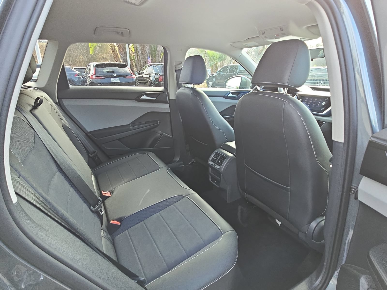 Certified 2022 Volkswagen Taos SE FWD image 11