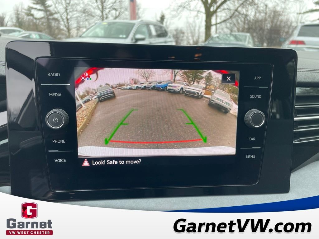 Certified 2025 Volkswagen Jetta SE w/ Sunroof Package image 20