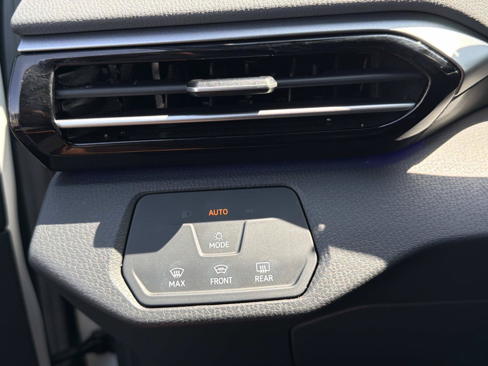 Certified 2023 Volkswagen ID.4 Pro AWD/4WD image 29