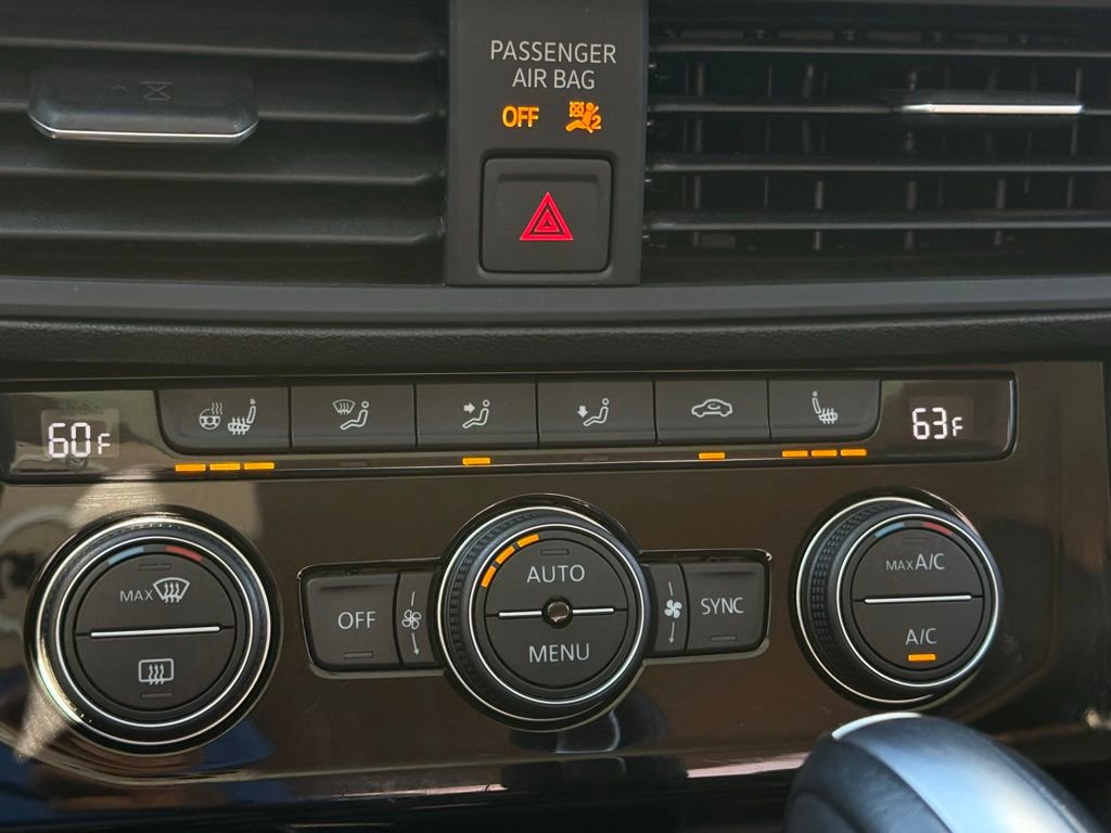 Used 2021 Volkswagen Jetta SE w/ SE Cold Weather Package image 12