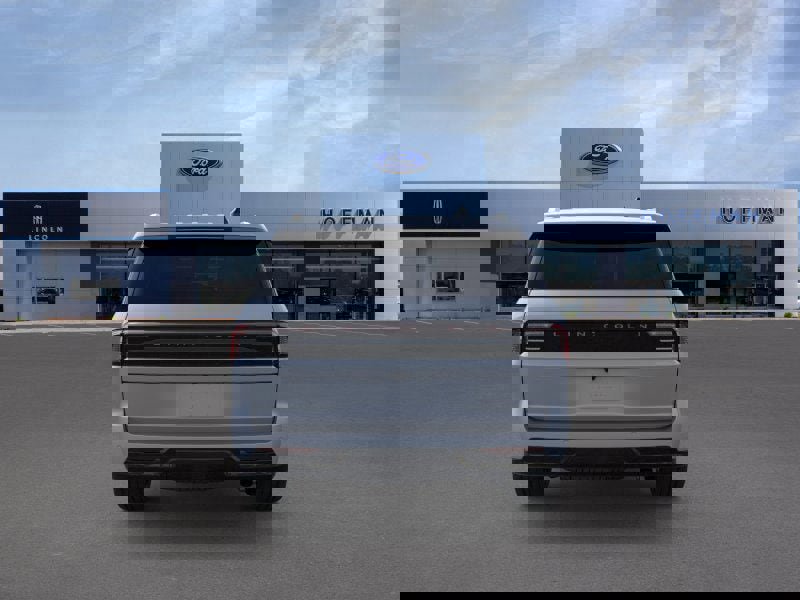 New 2025 Lincoln Navigator Reserve image 5