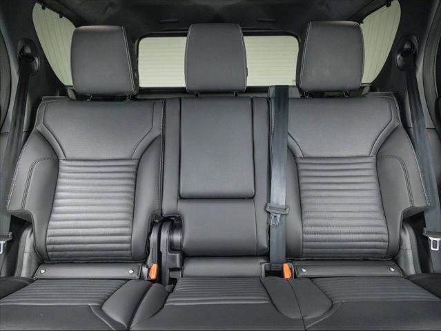 New 2025 Land Rover Discovery S image 15