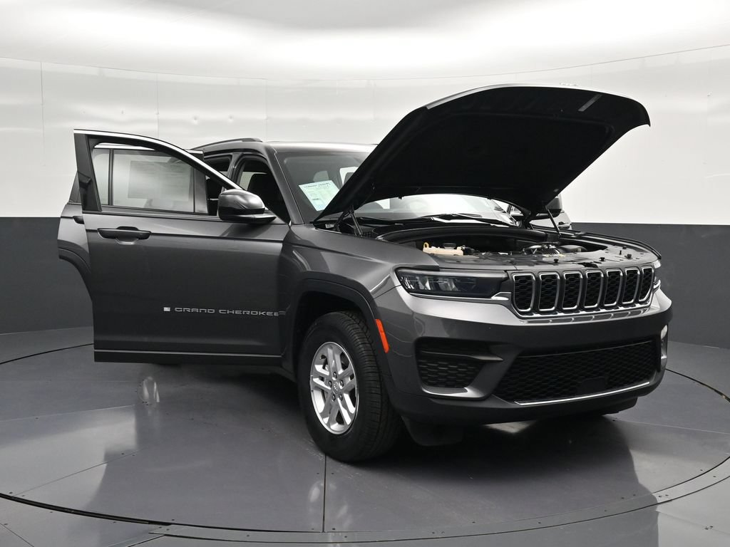 Used 2023 Jeep Grand Cherokee Laredo RWD image 35