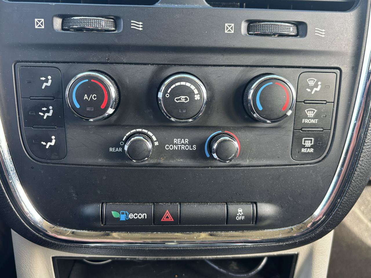 Used 2014 Dodge Grand Caravan SXT FWD image 13