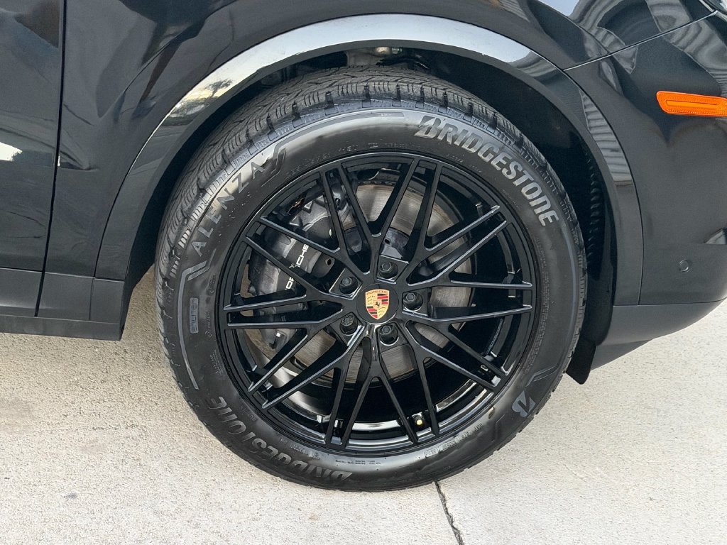 Used 2025 Porsche Cayenne w/ Premium Package Plus AWD/4WD image 9