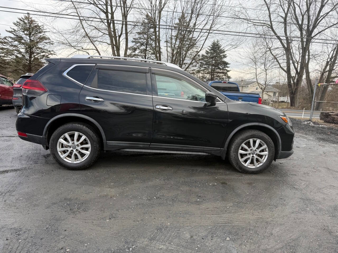 Used 2018 Nissan Rogue SV w/ Premium Package image 3