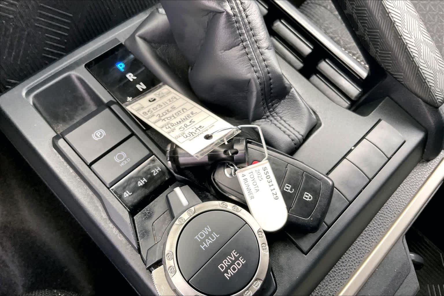 Used 2025 Toyota 4Runner SR5 AWD/4WD image 14
