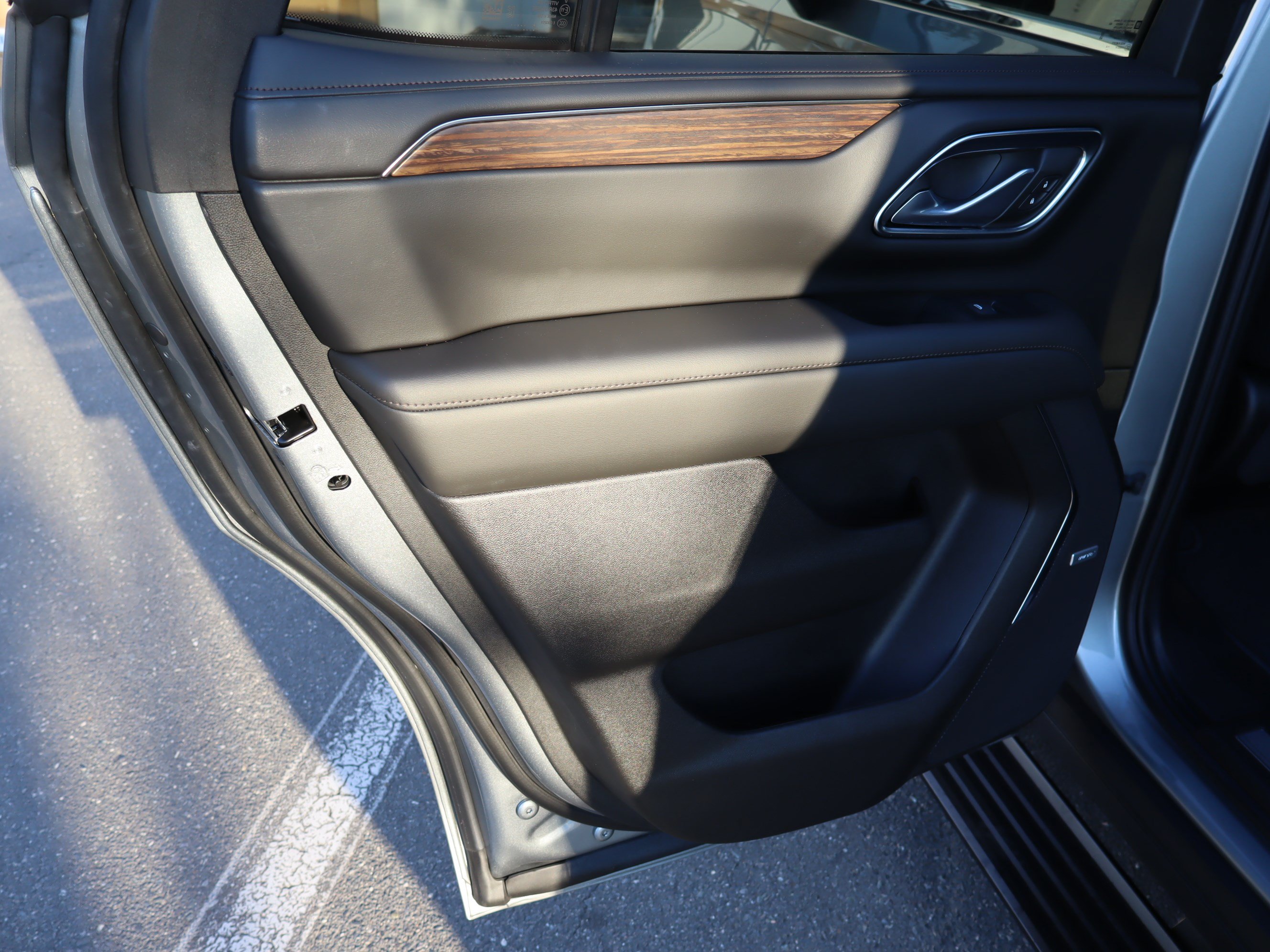 Used 2024 Chevrolet Tahoe High Country RWD image 31