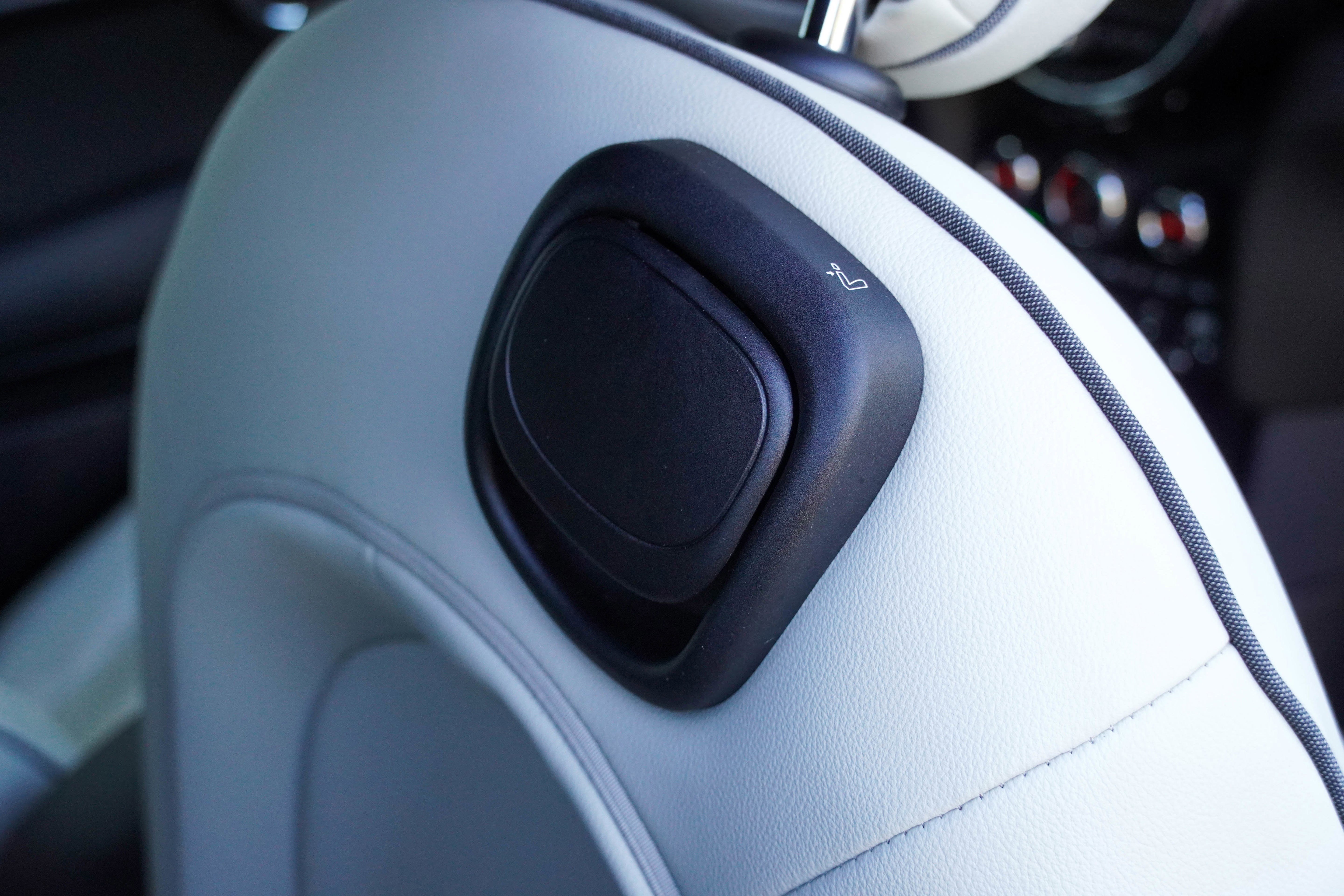 Used 2018 MINI Cooper Convertible image 32