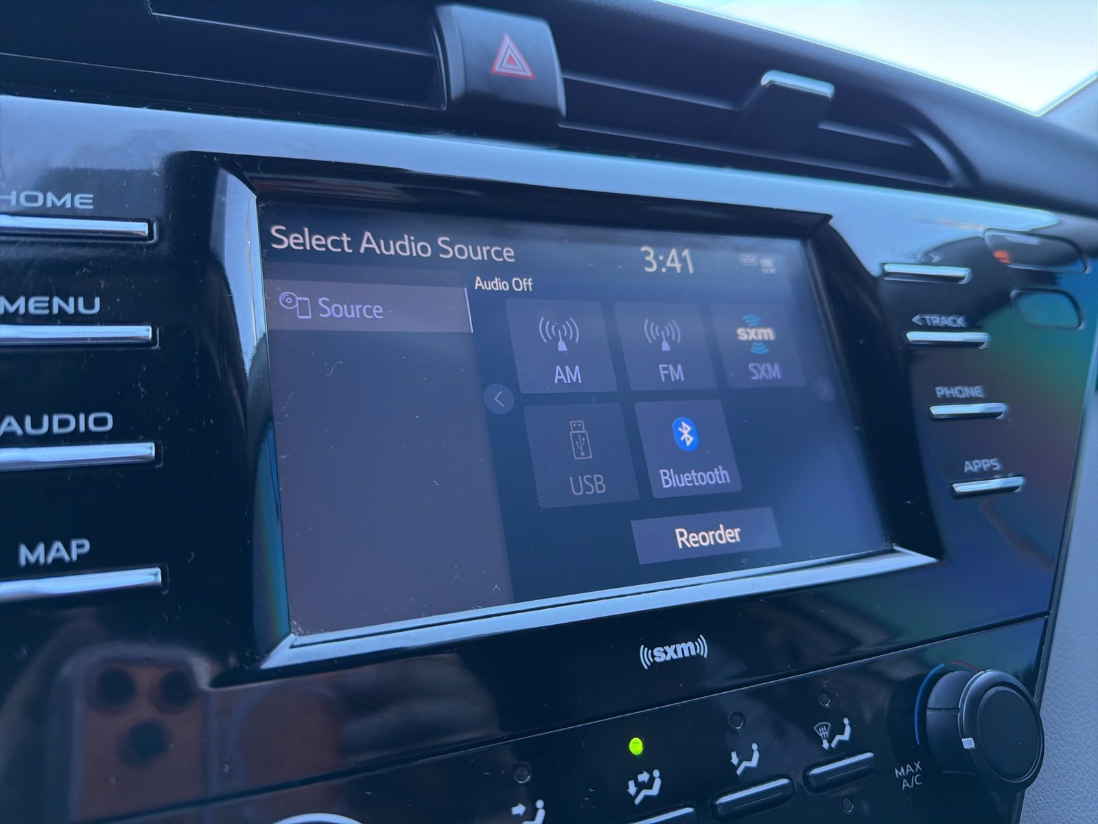 Used 2020 Toyota Camry LE image 31