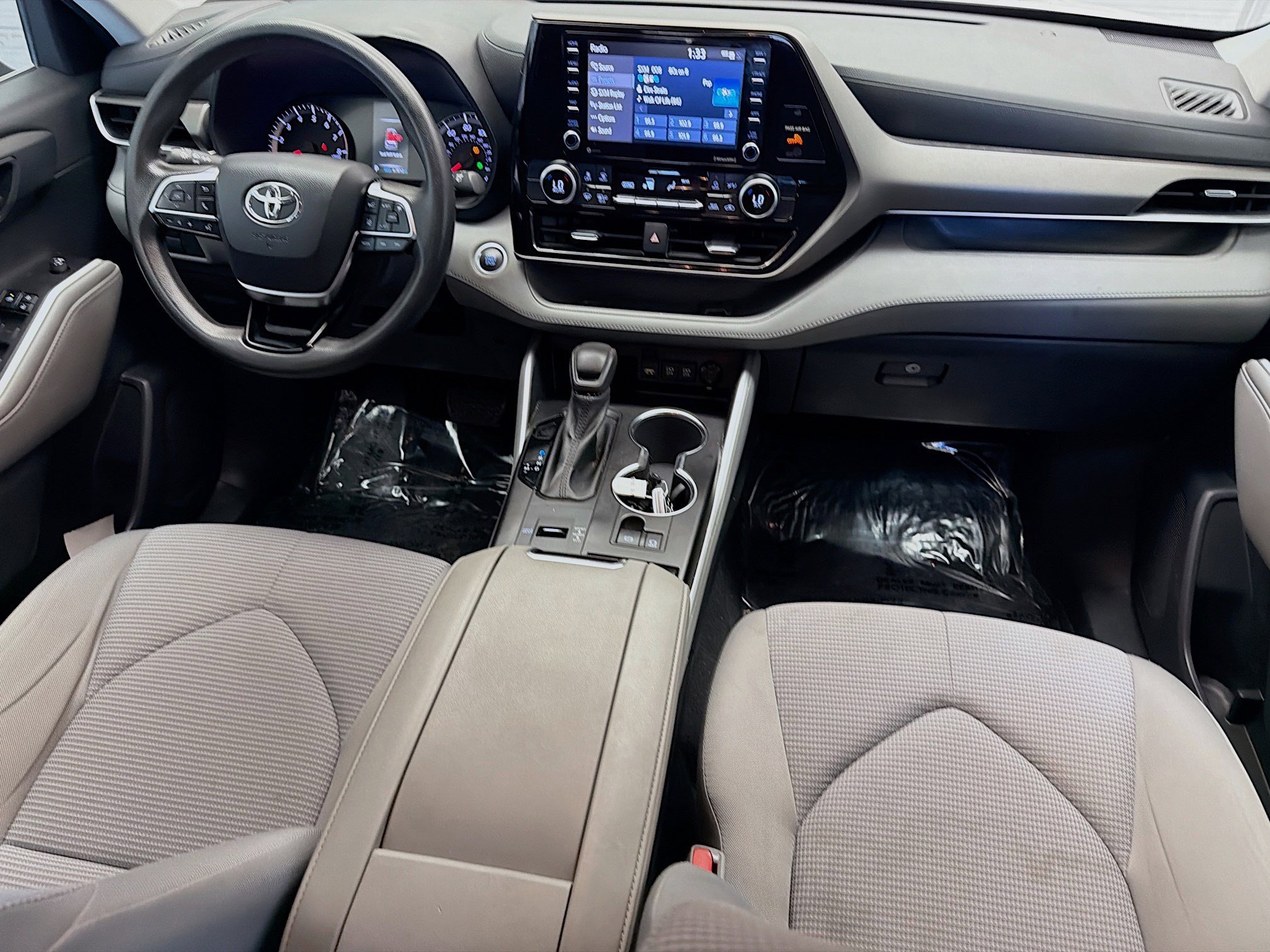 Used 2021 Toyota Highlander L image 12