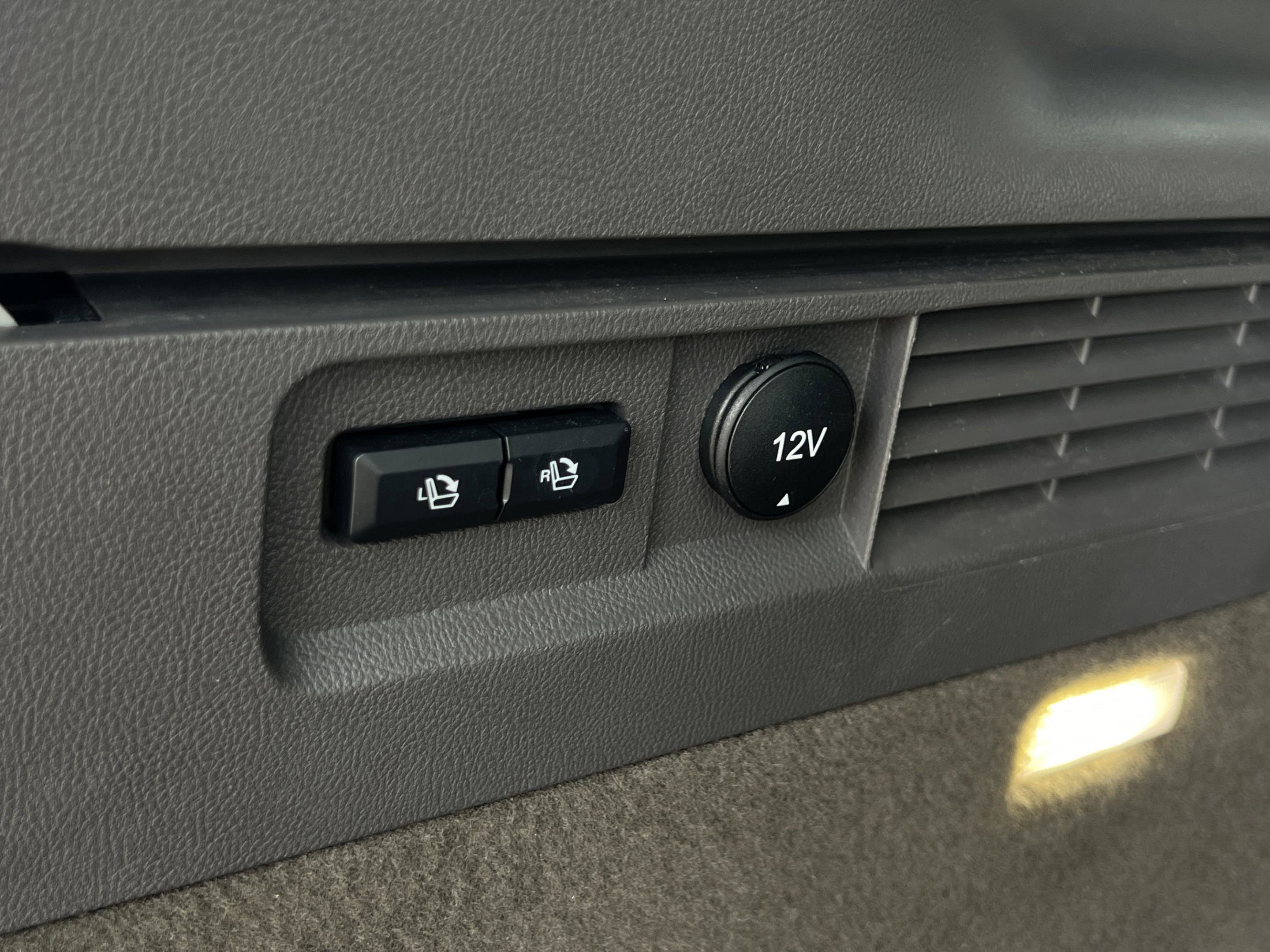 Used 2018 Lincoln MKX Reserve w/ Cargo Accessories Package image 29