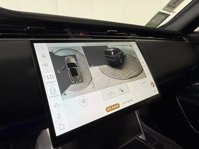New 2025 Land Rover Range Rover SE image 17