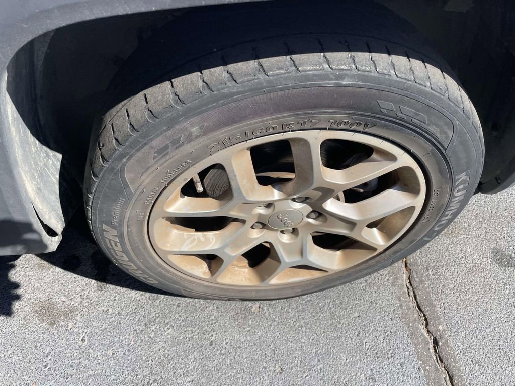 Used 2017 Jeep Renegade Latitude image 39