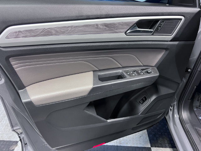 Certified 2022 Volkswagen Atlas Cross Sport SE w/ Panoramic Sunroof Package FWD image 8