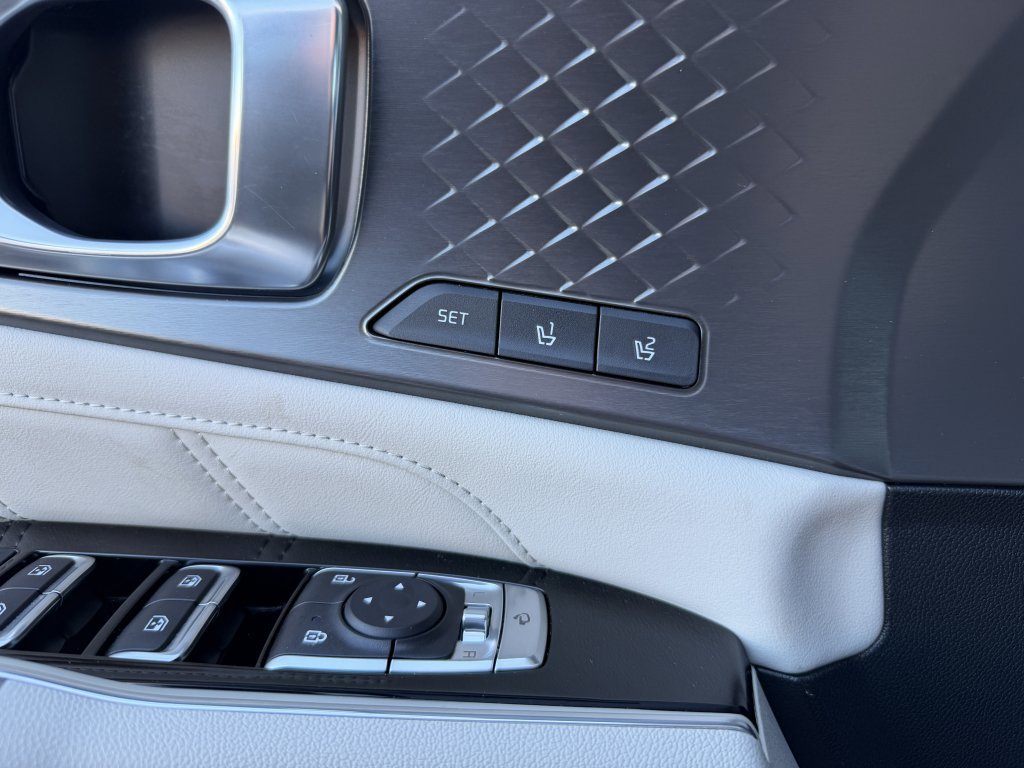 Used 2023 Kia Sorento SX Prestige image 32