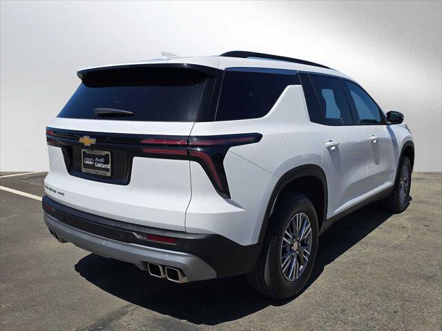 Used 2025 Chevrolet Traverse LT AWD/4WD image 3