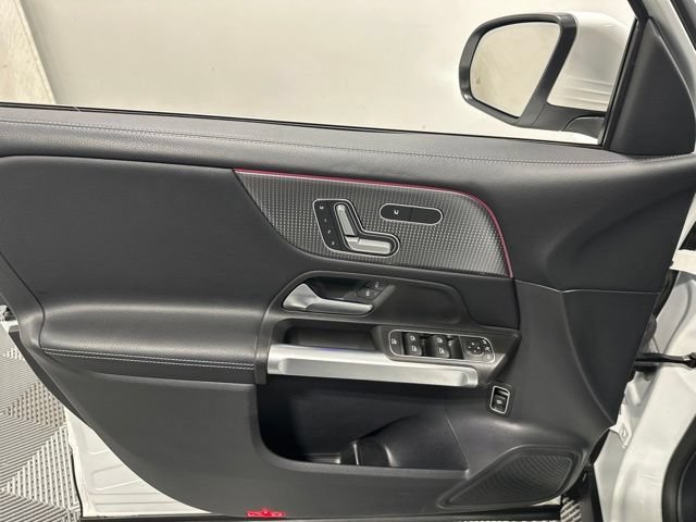 Used 2023 Mercedes-Benz GLB 250 4MATIC image 13
