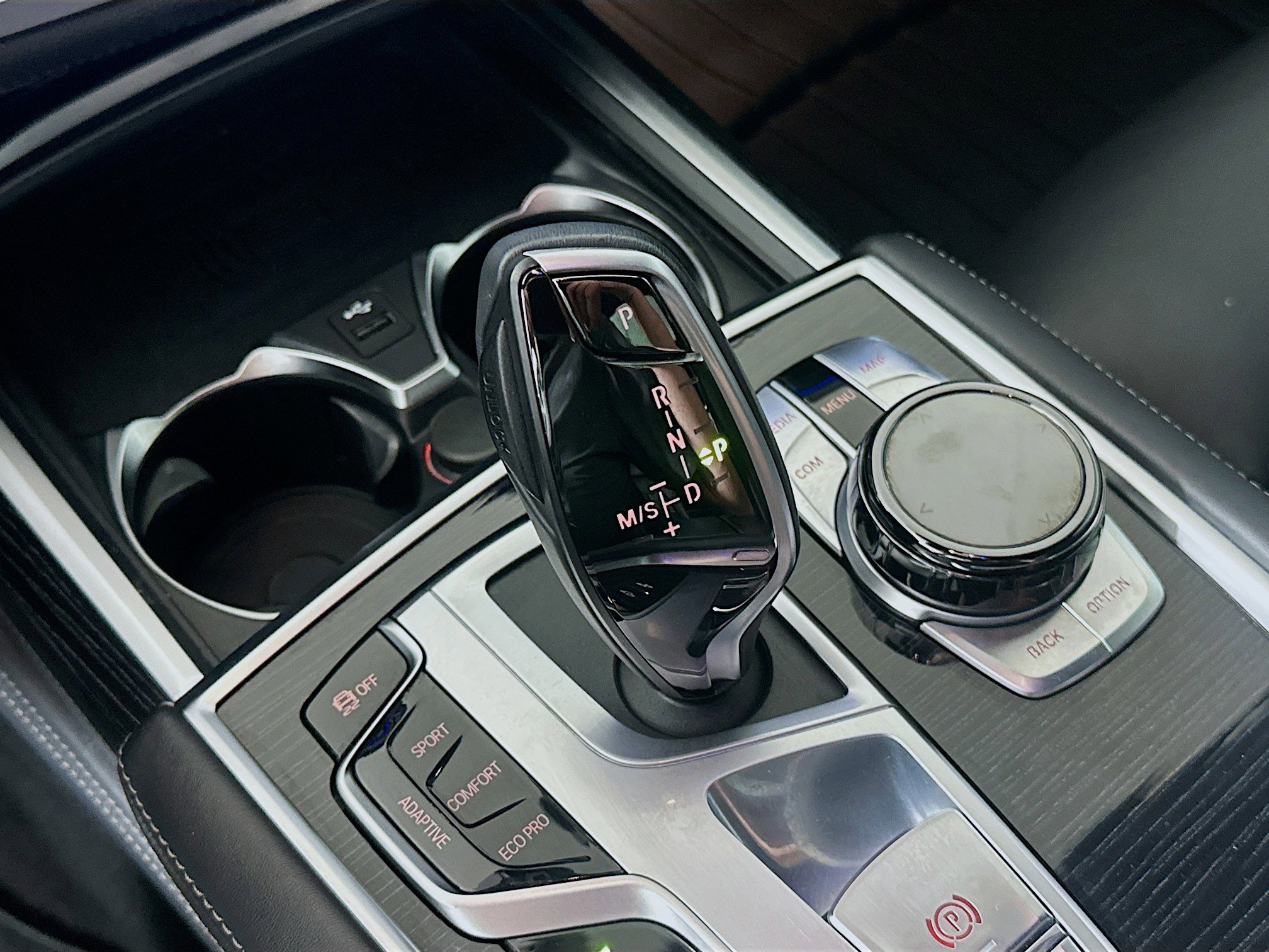 Used 2020 BMW 750i xDrive w/ Executive Package image 25