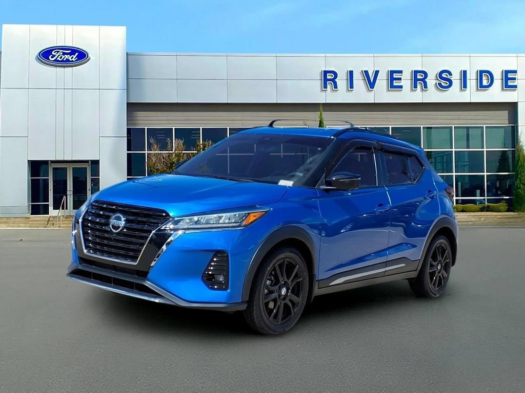 Used 2021 Nissan Kicks SR w/ SR Premium Package FWD image 3