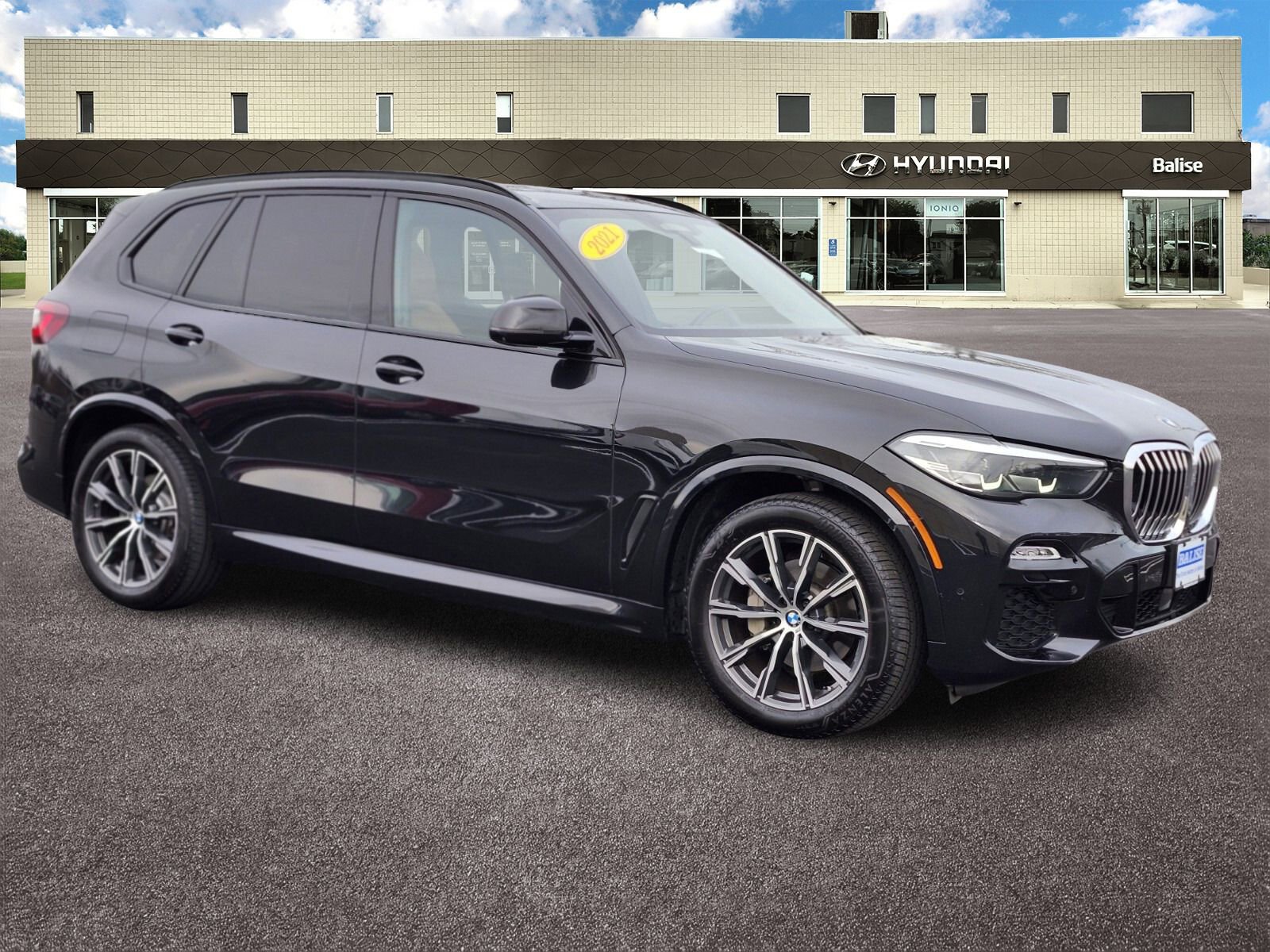 Used 2021 BMW X5 xDrive40i w/ M Sport Package image 1